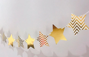 Décoration de fête d'étoile en feuille d'or 3304517